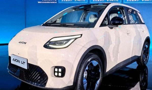 十大配资软件公司 埃安UT新能源鹦鹉龙：开启职场新征程